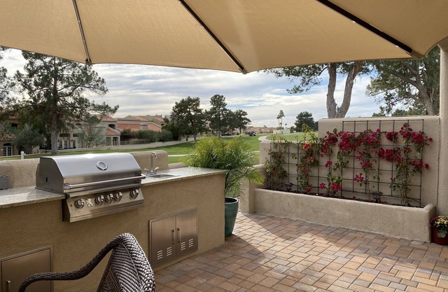 Beautiful 2 bedroom, 2 and a half bath near Biltmore Hotel that sleeps 4.