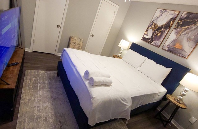 Beautiful 2bd/2ba 5 Mins to UT 4933