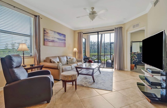 BEAUTIFUL 2BD 2BA + DEN CONDO, LAKE & PRESERVE VIEW - MARCH SPECIAL !