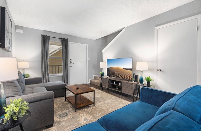 Beautiful 2BR/1BA 5 Mins to UT 4768