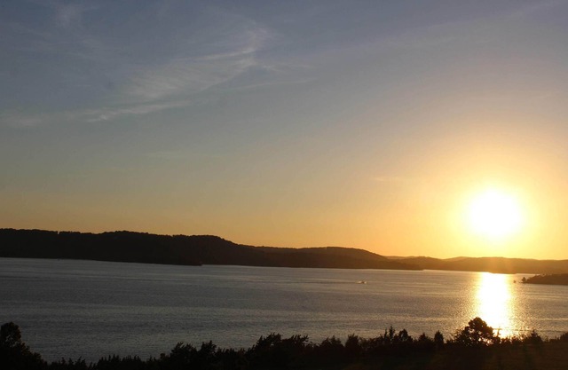 Beautiful 2BR/2BA Penthouse Condo Overlooking Table Rock Lake!