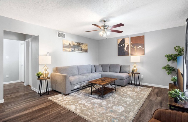 Beautiful 2BR 5 Mins to UT 8119