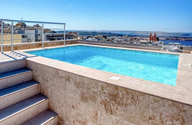Beautiful 2BR Penthouse with w/Pool Access & WIFI