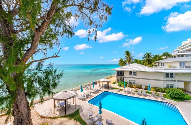 Beautiful 3 Bdr Oceanfront 7 Mile Beach Condo