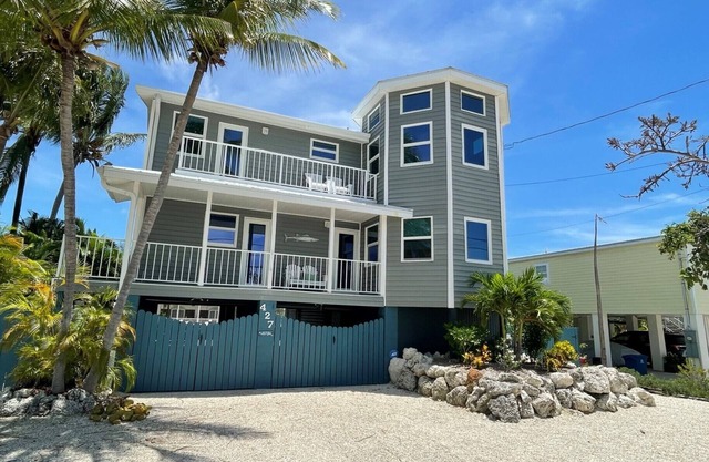 Beautiful 3 Bedroom Canal Home in Little Torch Key, FL w/Great Boating Access