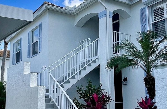 Beautiful 3 Bed Condo close to Marco