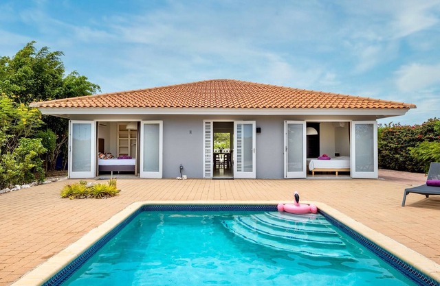 Beautiful 3 Bedroom Villa with Private Pool and Close to the Beach- Coral Estate