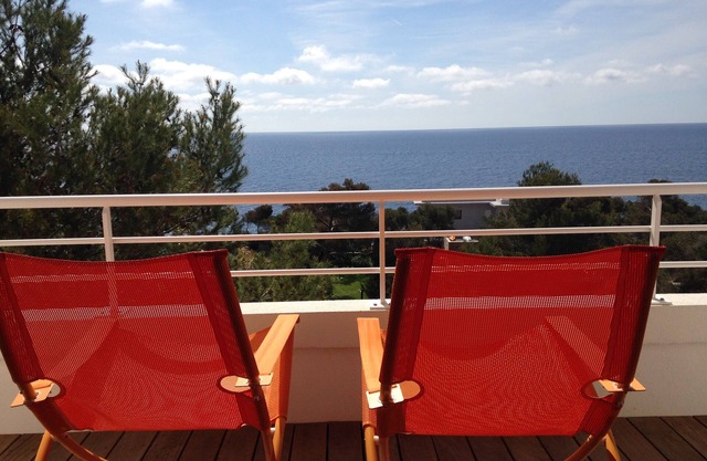 Beautiful 3 rooms with sea view, air conditioning, internet, pool, 4-6