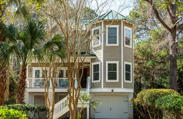 Beautiful 4 bedroom! Neighborhood Pool & Pet Friendly! Amenity Cards!