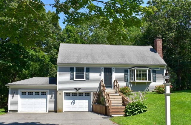 Beautiful 4 bedroom, 1.5 bath home sleeping 8- in Yarmouth Port