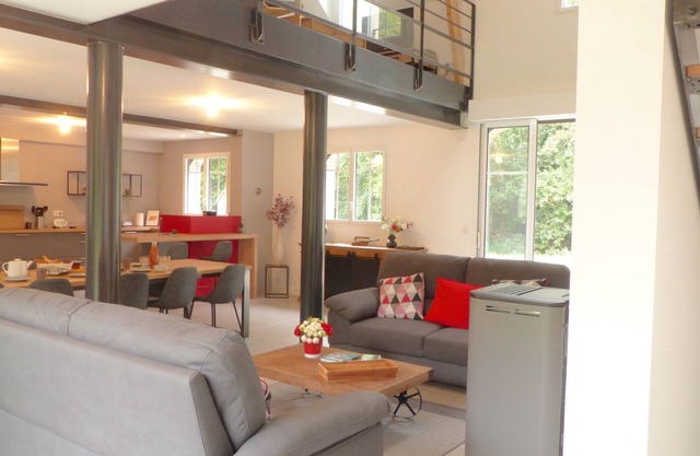 Beautiful 4* luxury house close to the beach