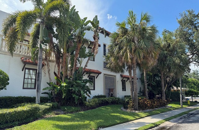 Beautiful 5-bedroom Home in South Tampa with Pool on the Water