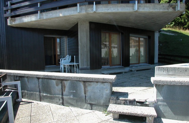 Beautiful 5-room flat (max 8-10 pers), renovated, near the cable car with view on the Valaisan Alps.