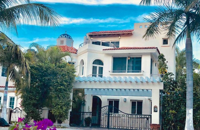 BEAUTIFUL 7 BRM VILLA IN MARINA VALLARTA . Steps from beach+marina+golf !
