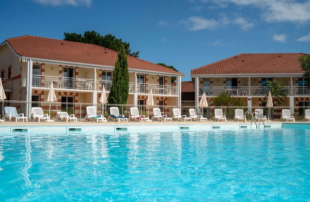Beautiful apartment for 6 guests with WIFI, pool, TV, terrace and pets allowed