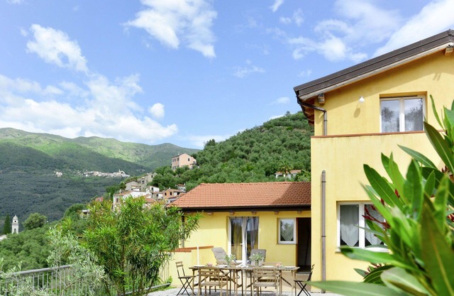 Beautiful apartment for 24 guests with private pool, TV, patio, pets allowed and panoramic view
