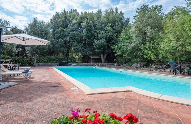 Beautiful apartment for 4 guests with pool, WIFI, TV and veranda, close to Siena
