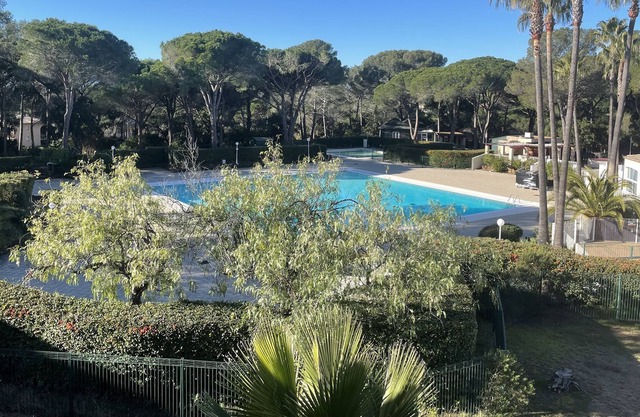 Beautiful apartment in Saint-Raphaël with pool view