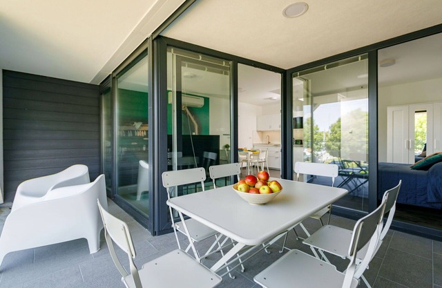 Beautiful apartment for 6 people with A/C, WIFI, pool, TV, terrace and pets allowed