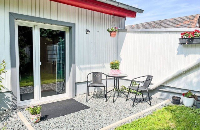 Beautiful apartment for 2 guests with WIFI, TV, patio and parking
