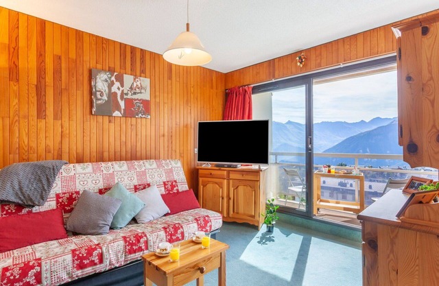 Beautiful apartment for 4 guests with WIFI, TV and balcony