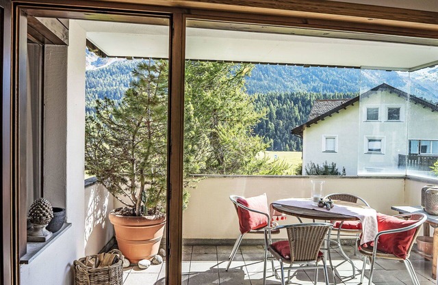 Beautiful apartment for 4 guests with WIFI, TV, balcony, pets allowed, panoramic view and parking