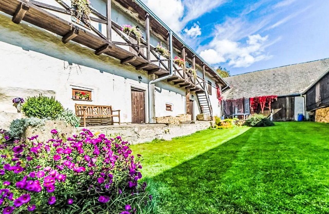Beautiful apartment in villa for 4 people with pool, WIFI, TV and pets allowed