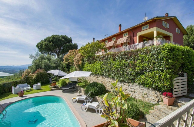 Beautiful apartment for 10 guests with private pool, WIFI, TV, patio and pets allowed