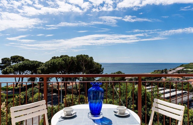 Beautiful apartment for 6 guests with A/C, WIFI, TV, balcony and pets allowed