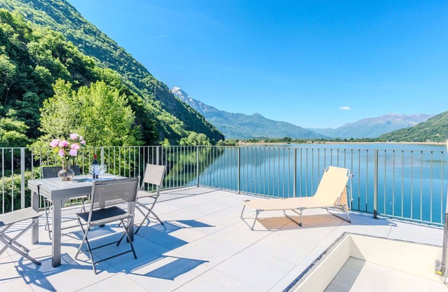 Beautiful apartment for 2 people with A/C, WIFI, TV and balcony