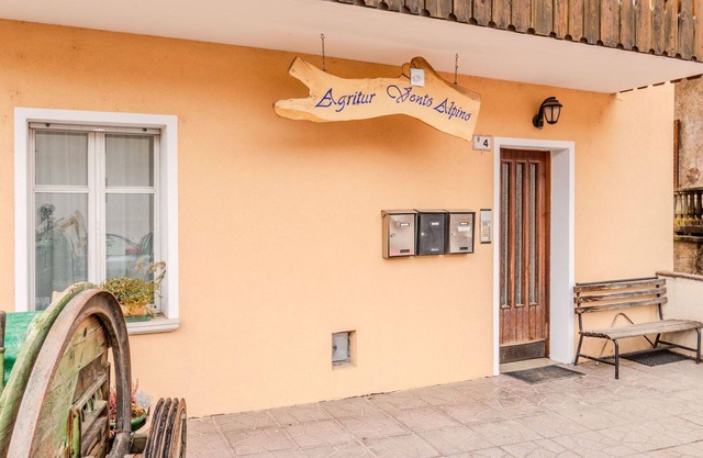 Beautiful apartment for 3 people with WIFI, TV, patio and pets allowed