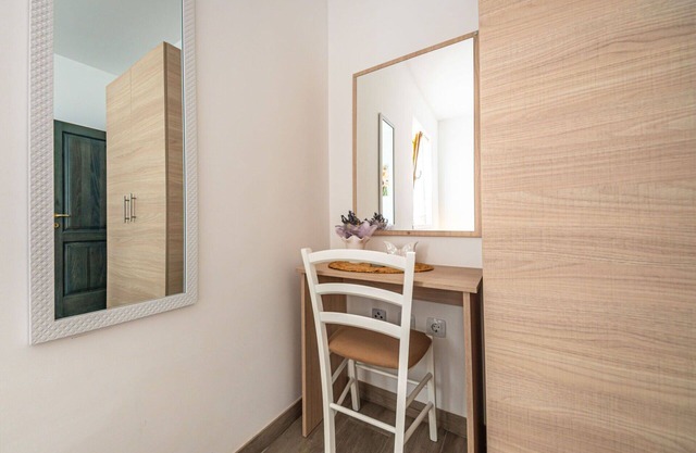 Beautiful apartment for 4 guests with WIFI, A/C, TV and balcony