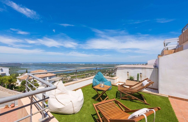 Beautiful apartment for 6 guests with pool, A/C, WIFI, TV, patio and pets allowed