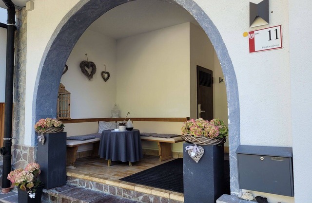 Beautiful apartment for 4 guests with WIFI, TV, pets allowed and parking
