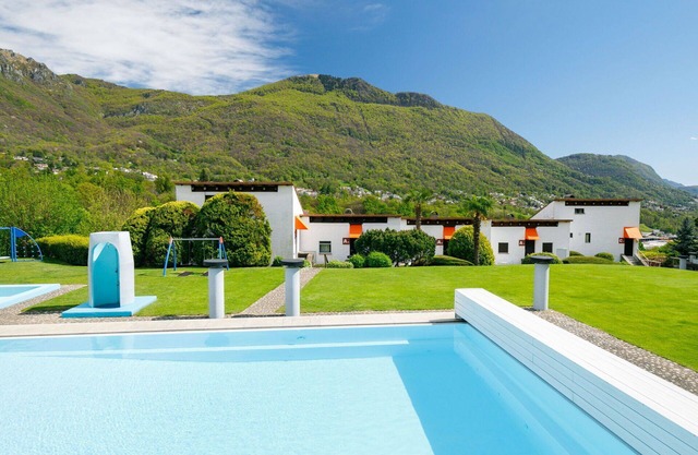 Beautiful apartment for 4 people with pool, WIFI, TV, patio, pets allowed and panoramic view