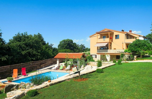 Beautiful apartment for 3 people with WIFI, A/C, pool, TV, terrace and pets allowed