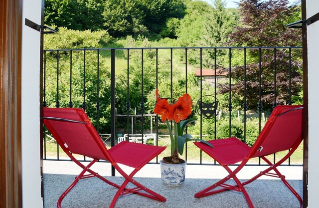 Beautiful apartment for 5 guests with WIFI, TV, patio, pets allowed and panoramic view