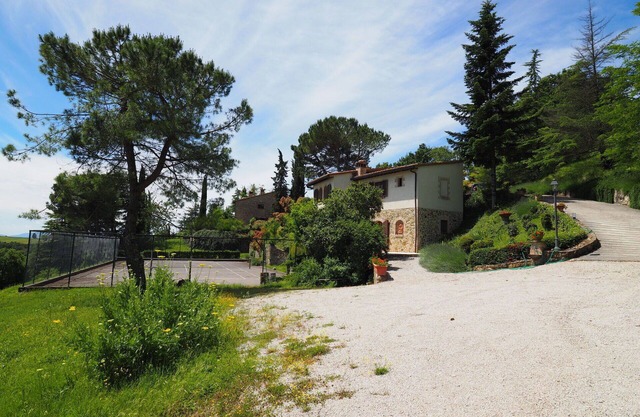 Beautiful apartment for 6 guests with WIFI, pool and panoramic view, close to San Gimignano