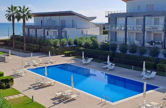 Beautiful apartment for 4 guests with WIFI, A/C, pool, TV, terrace, pets allowed and parking