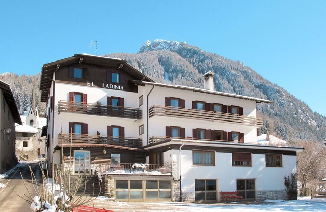 Beautiful apartment for 7 guests with WIFI, TV, patio and pets allowed