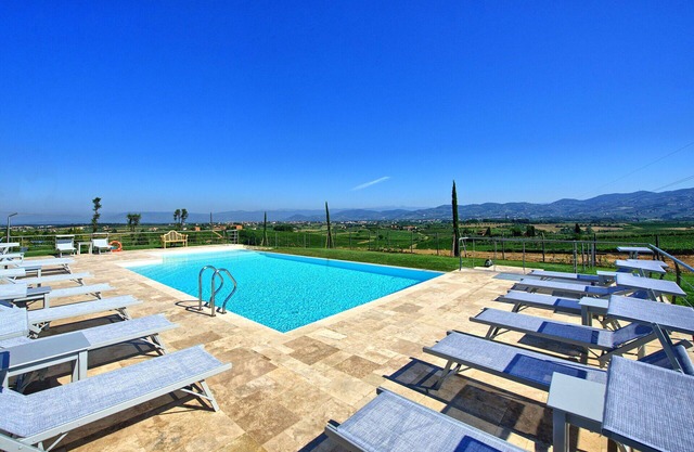 Beautiful apartment for 6 guests with A/C, WIFI, pool, TV and panoramic view