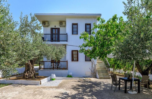 Beautiful apartment in Stafylos close to the beach