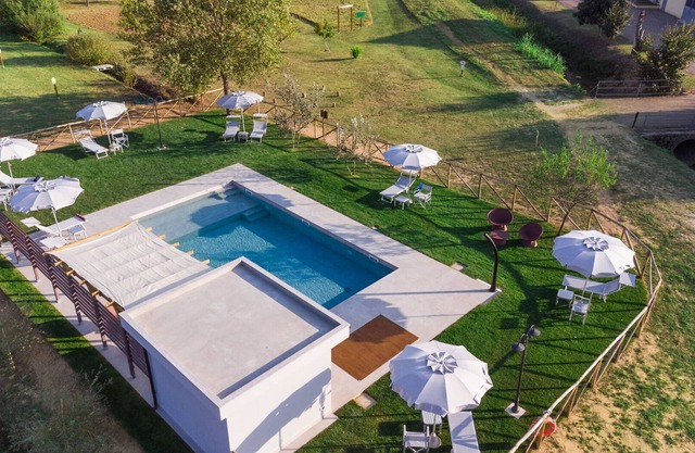 Beautiful apartment in villa for 4 people with A/C, WIFI, pool and TV