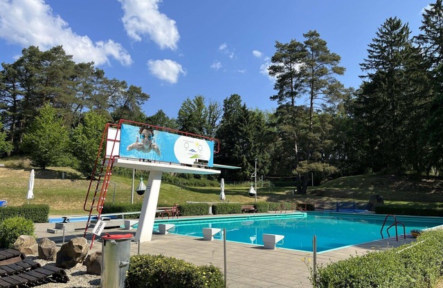 Beautiful apartment in villa for 4 guests with pool, WIFI, TV, terrace and pets allowed