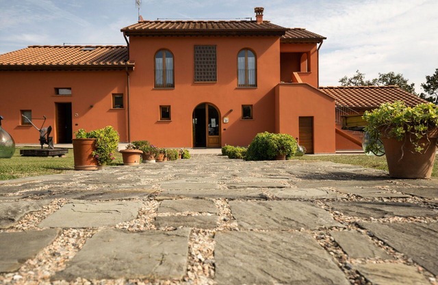 Beautiful apartment in villa for 4 guests with hot tub, A/C, WIFI, pool, TV and panoramic view