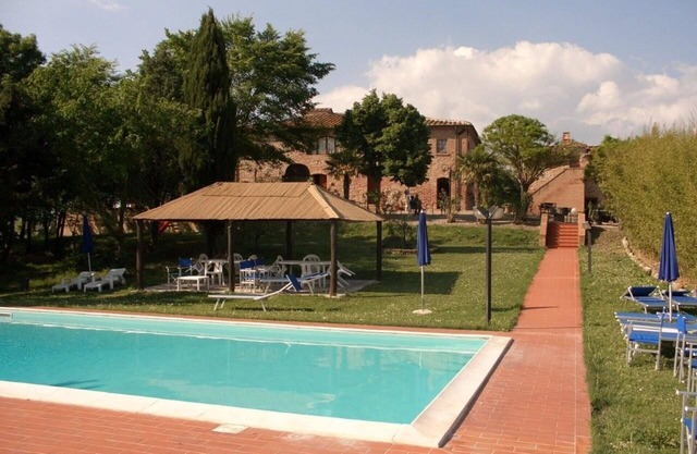 Beautiful apartment in villa for 4 people with pool, WIFI and panoramic view
