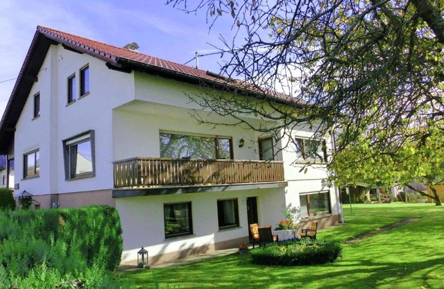 Beautiful Apartment in Winnen near Forest and Town Centre