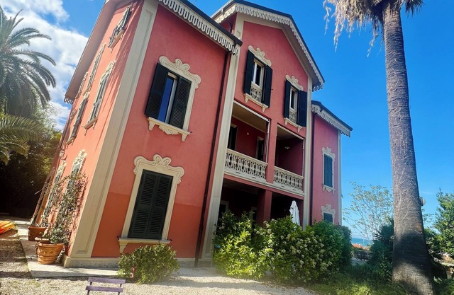Beautiful apartment inside a villa mid the nature and just few step by the sea