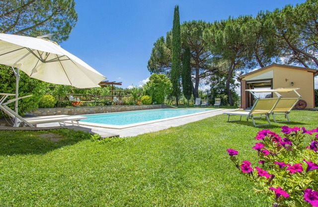 Beautiful apartment for 4 people with pool, WIFI, TV, terrace, pets allowed and parking