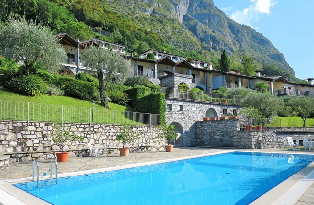 Beautiful apartment for 4 guests with WIFI, pool, TV, terrace, pets allowed and parking